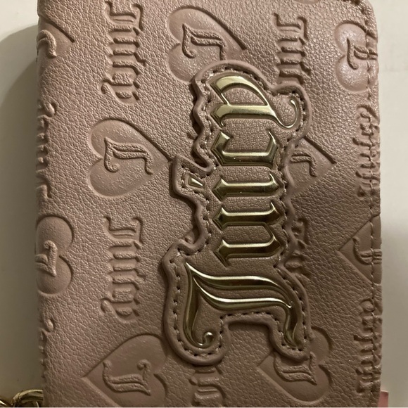 Juicy Couture Tan Wallet with Heart Charm - Picture 2 of 7